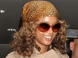 Stars' Airport Style | Tyra Banks
