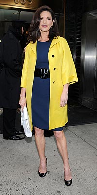CATHERINE ZETA-JONES'S CHIC YELLOW photo | Catherine Zeta-Jones
