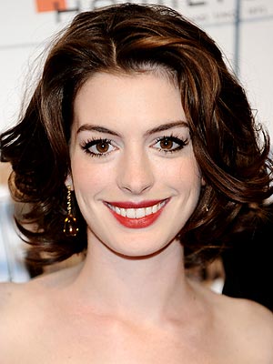 VA-VA VOOM VOLUME photo | Anne Hathaway