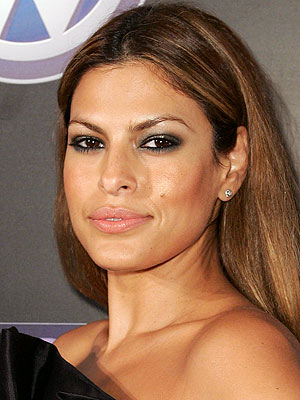 BOLD BROWS photo | Eva Mendes