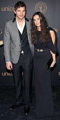 ASHTON KUTCHER AND DEMI MOORE photo | Ashton Kutcher, Demi Moore