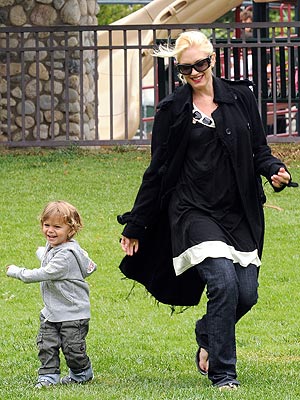 APRIL 19  photo | Gwen Stefani, Kingston Rossdale