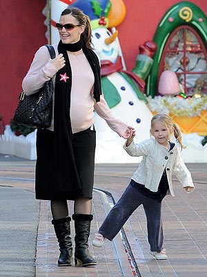 DECEMBER 5 photo | Jennifer Garner