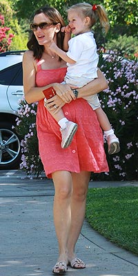 AUGUST 11  photo | Jennifer Garner, Violet Affleck