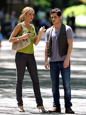 blake lively y penn badgley. lake lively and penn badgley.