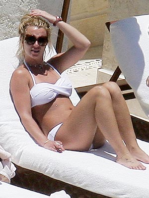 TWIST-FRONT HALTER photo | Britney Spears
