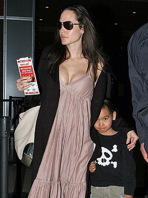 ANGELINA JOLIE'S MAXI DRESS photo | Angelina Jolie