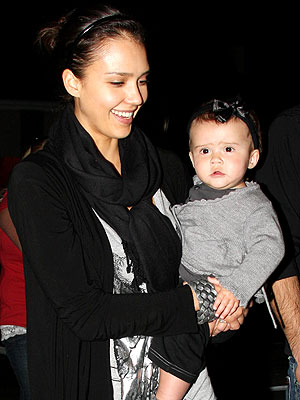  bow in her hair, Honor Marie Warren hitches a ride on mom Jessica Alba's 