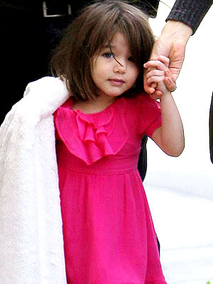 suri cruise in pink