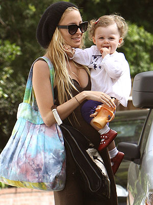 Nicole Richie and Harlow: Playdate and PJs! – Moms & Babies – Moms & Babies 