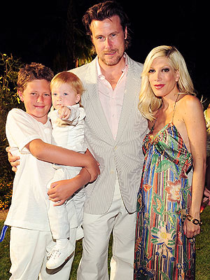 tori spelling nose. Tori Spelling and Family#39;s