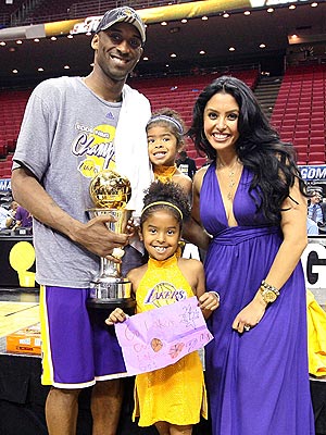 Oh, and Here's a Picture of Kobe Bryant and His Family! kobe bryant house