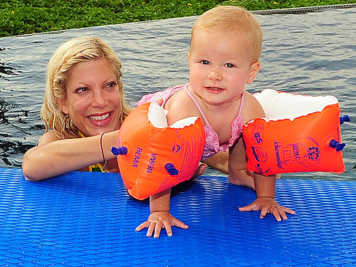 Tori and Stella Make a Splash!