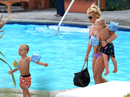 britney spears pool party