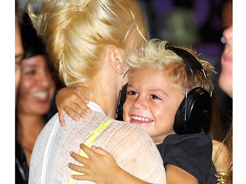 gwen stefani kids. Gwen Stefani and Kids Rock Out to Gavin