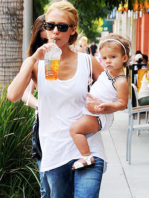 Jessica Alba And Daughter 2010. Jessica Alba and Honor: