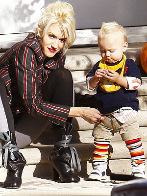 Gavin And Zuma Rossdale Sling It Moms Babies Celebrity Babies And