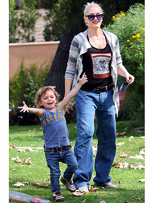 JUMPING FOR JOY photo | Gwen Stefani