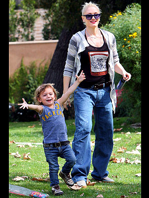 OPEN ARMS photo | Gwen Stefani, Kingston Rossdale