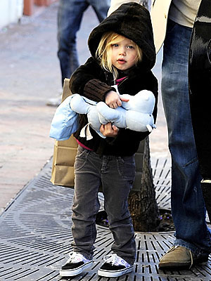 A HUG FOR HIPPO photo | Brad Pitt, Shiloh Jolie-Pitt