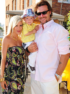 DAPPER DARLING photo | Dean McDermott, Tori Spelling