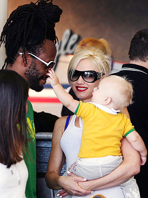 GETTING NOSY photo | Gwen Stefani