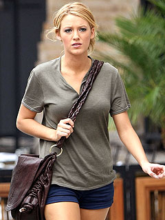 Blake Lively Snaps Pics with Fans | Blake Lively