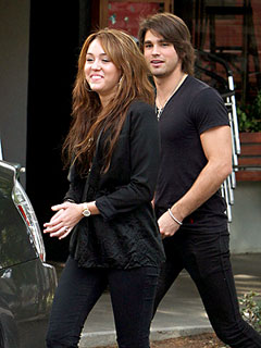 Couples Watch: Miley & Justin, Ashton & Demi ... | Miley Cyrus