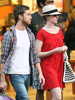 Anne Hathaway & Beau Adam Shulman's Shopping Date | Anne Hathaway