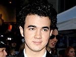 Kevin Jonas Takes His Girlfriend to a Broadway Show | Jonas Brothers, Kevin Jonas