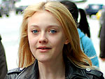 Dakota Grabs Lunch & Meets Fans in Vancouver | Dakota Fanning
