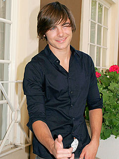 Zac Efron Goes Bungee-Jumping in British Columbia! | Zac Efron