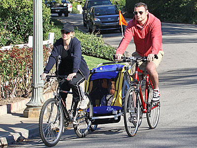 DO A FAMILY-FRIENDLY WORKOUT photo | Liev Schreiber, Naomi Watts