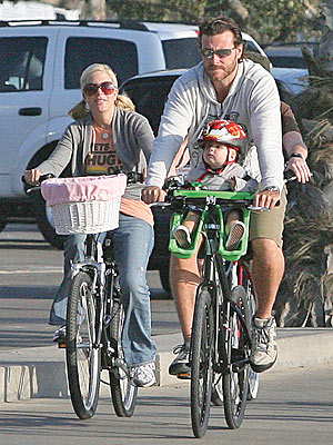 DON'T STRESS YOUR BABY WEIGHT photo | Tori Spelling