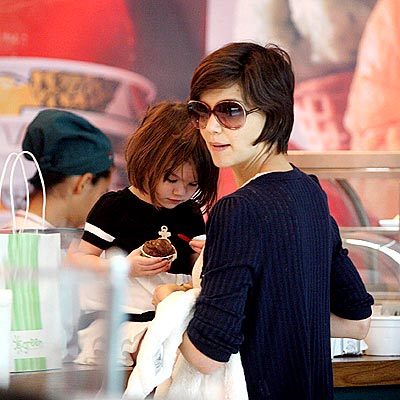 SWEET TREAT photo | Katie Holmes, Suri Cruise