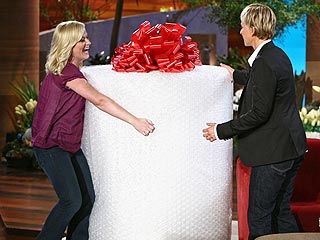 Amy Poehler Bestows Bubble Wrap (and Baby?) on Ellen DeGeneres