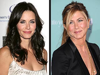 Courteney Cox Offers 40th Birthday Wish to Jen Aniston