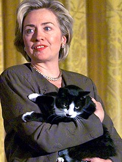 The Clintons Bid Farewell to Socks the Cat| Bill Clinton, Hillary Rodham Clinton