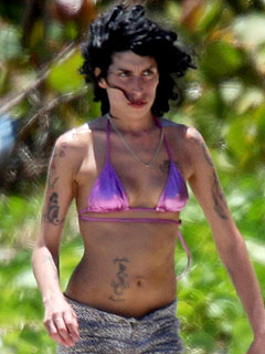 Amy Winehouse Expected to Perform Friday