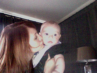 PHOTO: Ashlee Shows Off Baby Bronx