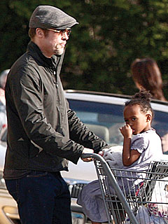 Brad Pitt Thrills Local Ladies | Brad Pitt