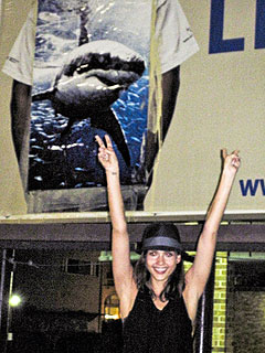Jessica Alba Won't Face Vandalism Charges for Her Shark Crusade