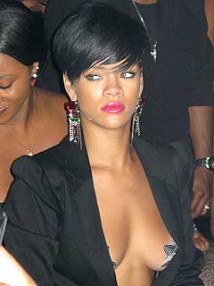 Rihanna Returns to the Recording Studio