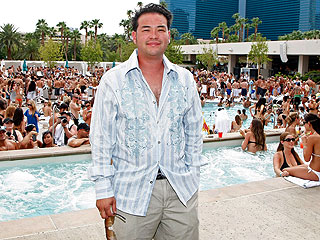 Jon Gosselin Makes a Big Splash in Vegas