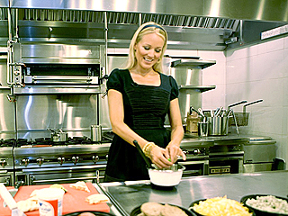 FIRST PHOTO: Jewel Is a Real Dish (at Denny’s) | Jewel
