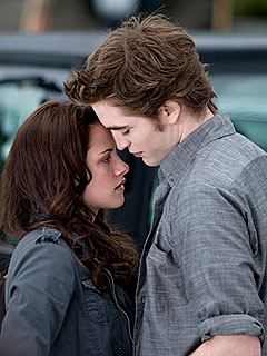 Robert Pattinson Excited for Breaking Dawn's 'Pillow-Biting' Sex Scene | Kristen Stewart, Robert Pattinson