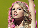 PHOTO: Taylor Swift Rocks Out for Band Hero