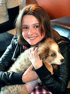 Meet Abigail Breslin's New Puppy Ellie!