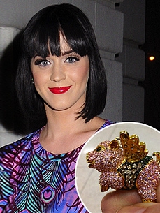 Katy Perry Buys a Flying Pig Ring for Swine Flu