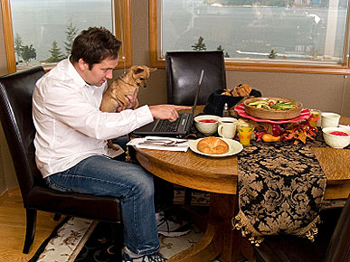 Petiquette: Asking to Bring a Pet to Holiday Festivities?